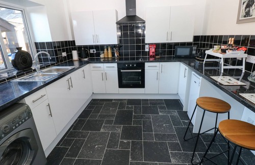 Rumney Cottage | The Old Well Bungalow - Ty Mawr Farm