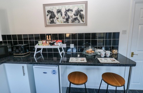 Rumney Cottage | The Old Well Bungalow - Ty Mawr Farm