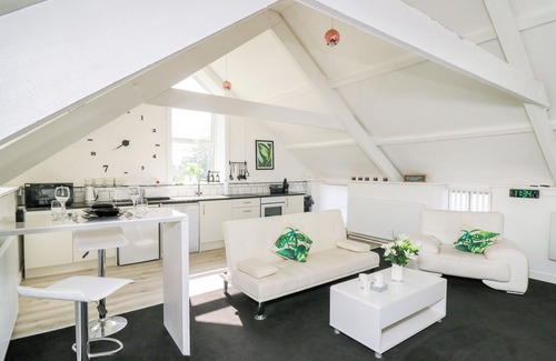 Llanybydder Cottage | THE OLD WORKSHOP, pet friendly, country holiday cottage in Lampeter