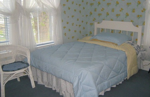 Sandy Cove Bed & Breakfast | The Olde Village Inn