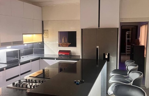 Bulawayo House | The Olympus Zim with 5 beds, baths and pool