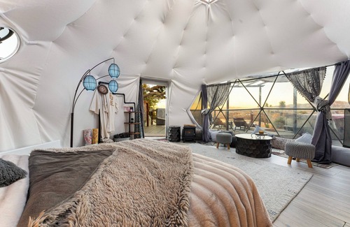 Yucca Valley Bed & Breakfast | The Om Dome Experience~Sauna~Hot Tub~Fire Pits~Pizza Ovennn