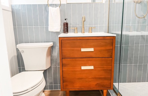 Whitehall Apartment | The Opal Room - #19