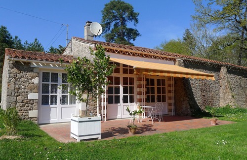 Le Tablier House | The Orangerie, with heated indoor pool, in beautiful countryside