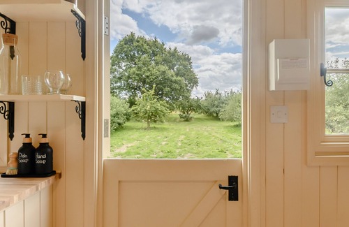 Deepdale House | The Orchard Hut - One Bedroom House, Sleeps 2