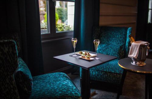 Noeux-les-Mines Hotel | The Originals Boutique, La Maison Rouge, Lens Ouest