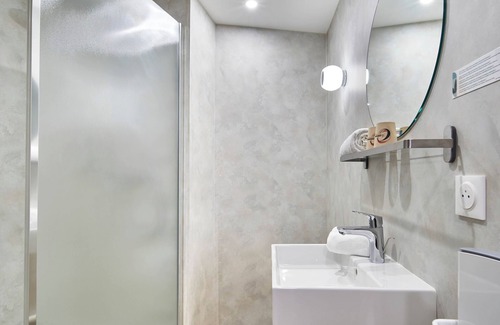 Puy-Guillaume Hotel | The Originals Boutique, Hôtel Larivaut, Puy-Guillaume