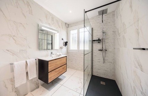 Fos-sur-Mer Hotel | The Originals City, Hotel Azur, Fos sur Mer
