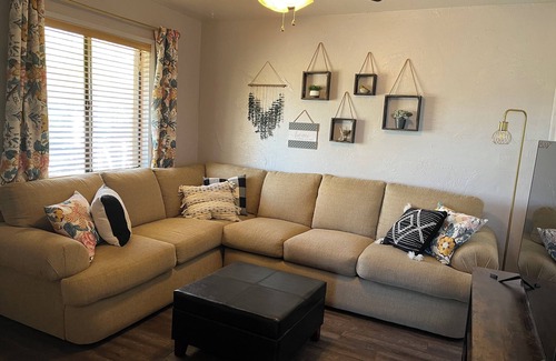 Springerville Cottage | The Ostrich House! Cozy, comfortable and private.