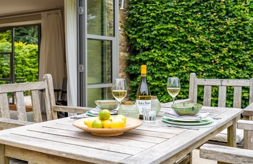 Elkstone Cottage | The Other House, Elkstone, Near Cheltenham - sleeps 2 guests in 1 bedroom