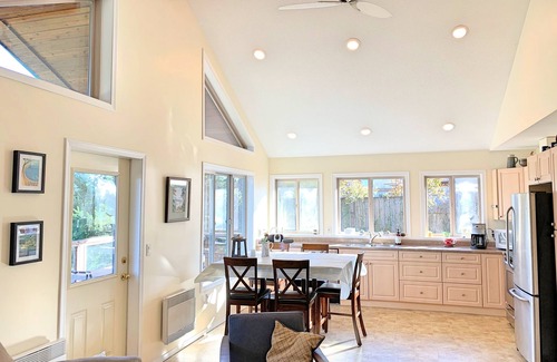 Regional District of Nanaimo House | The Outlook at Deep Bay - South Suite