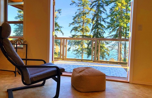 Regional District of Nanaimo House | The Outlook at Deep Bay - South Suite