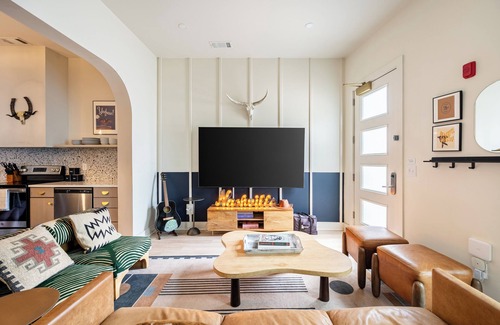 Five Points Apartment | The Outrider by AvantStay Chic Stay Close to Broadway