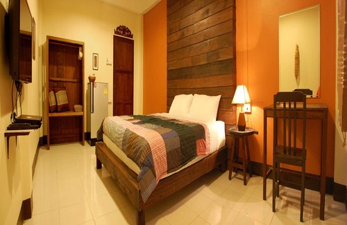 Nai Mueang House | The Outside Inn