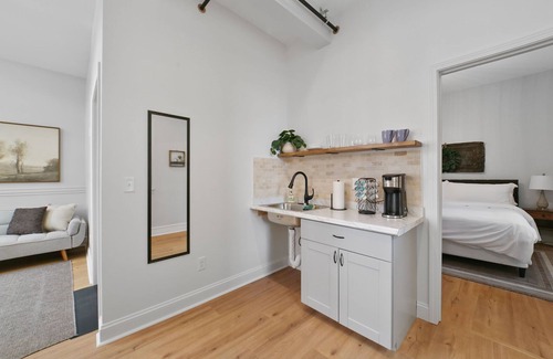 St. Charles Apartment | The Owl Suite at Divine Otter
