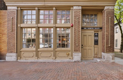 St. Charles Apartment | The Owl Suite at Divine Otter