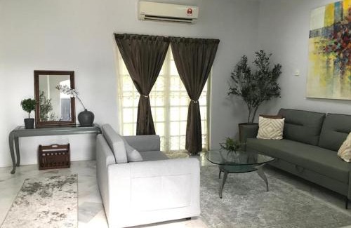 Sungai Pelek House | The P Lakehouse
