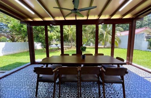 Sungai Pelek House | The P Lakehouse