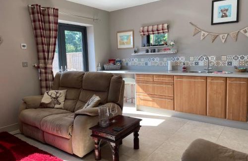 Wareham Apartment | The Paddocks - Spacious annexe with rural outlook.