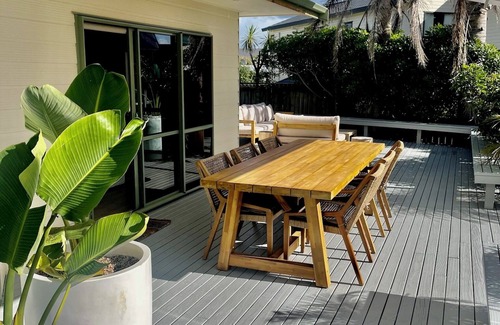 Matarangi House | The Palm House - MataranginBeautifully decorated fully stocked beachouse