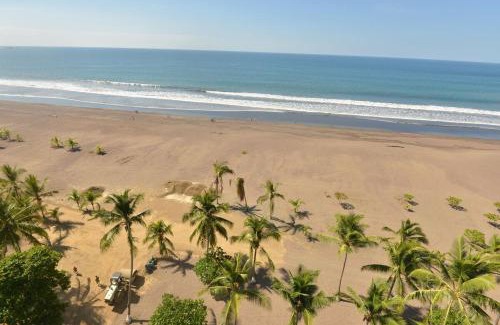 Barrio Los Villalobos Apartment | The Palms Jaco 1001 penthouse on the beach