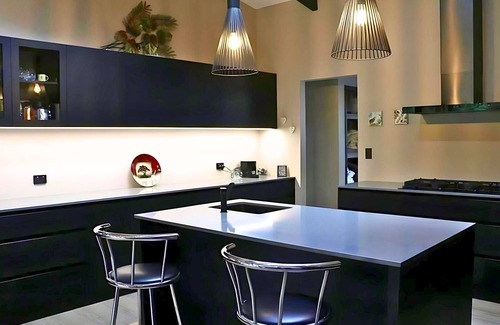 Burnt Pine House | The Palms