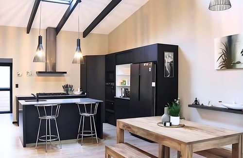 Burnt Pine House | The Palms