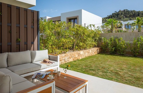 Tkon Villa | The Palms Resort - Villa Beach V