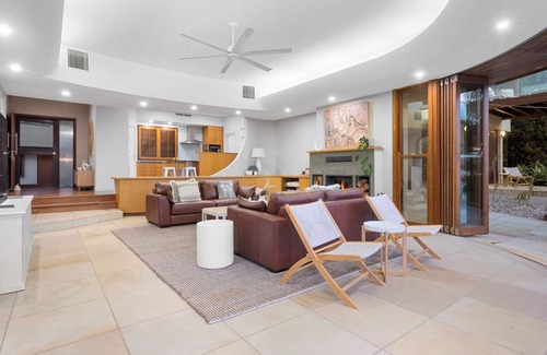 Palmers Island House | The Palms Yamba - Master Suite