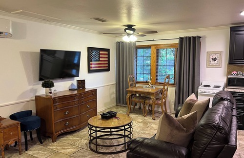 Amarillo House | The Park at Wolflin WASHER & DRYER, WIFI & CABLE