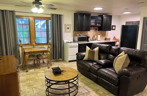 Amarillo House | The Park at Wolflin WASHER & DRYER, WIFI & CABLE