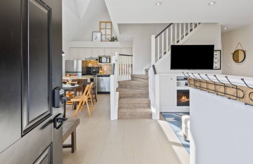 Craigleith Apartment | The Parker Slopeside: Hot Tub + Mountain Views