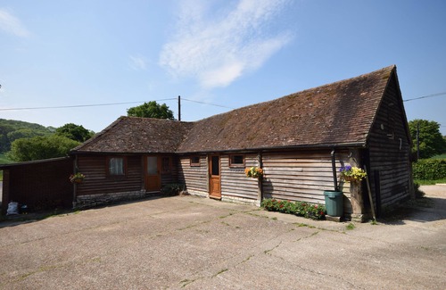 Petersfield Cottage | The Parlour - a barn conversion that sleeps 4 guests in 1 bedroom