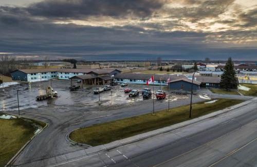 Warroad Hotel | The Patch Lodge