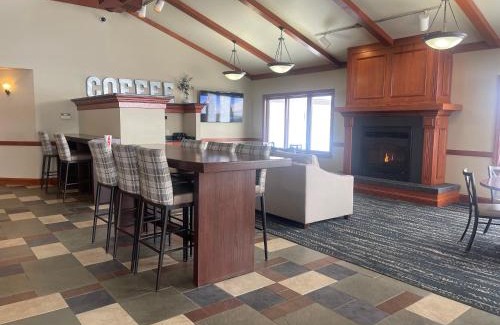 Warroad Hotel | The Patch Lodge