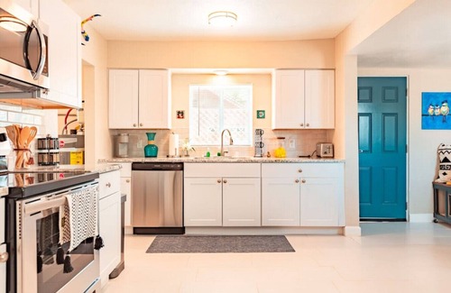 Barelas House | The Patito: Walk to the Zoo, Cafes and Restaurants