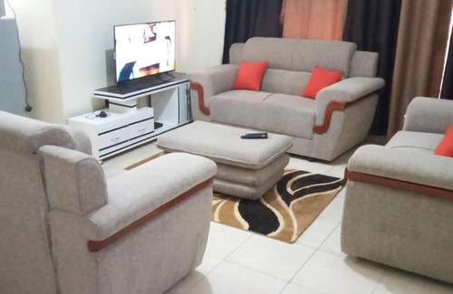 Kampala Apartment | The Peaceful Place 2 Washing M WiFi Android TV