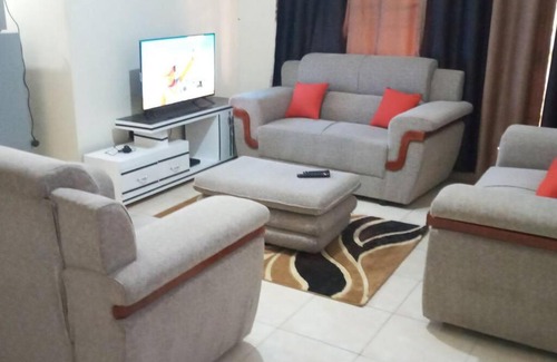 Kampala Apartment | The Peaceful Place 2 Washing M WiFi Android TV