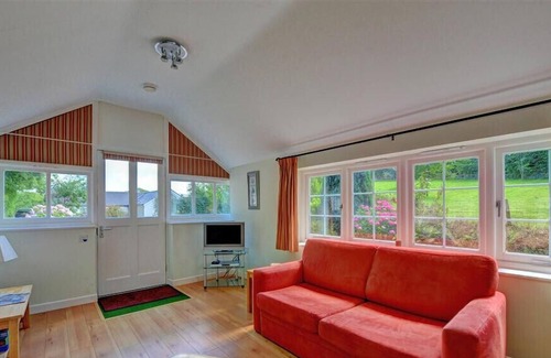 Raymonds Hill Cottage | THE PEACH HOUSE, pet friendly, with a garden in Axminster