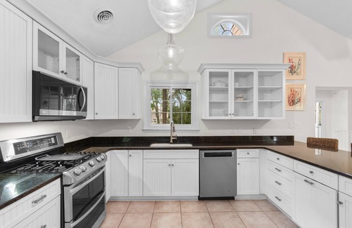 North Litchfield Beach House | The Pearl 5 Bedrooms