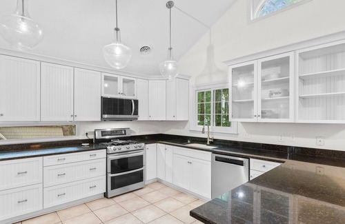 North Litchfield Beach House | The Pearl 5 Bedrooms