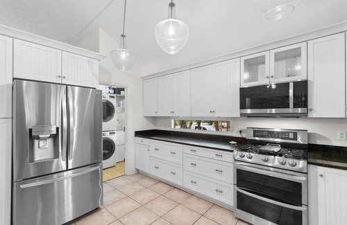 North Litchfield Beach House | The Pearl 5 Bedrooms