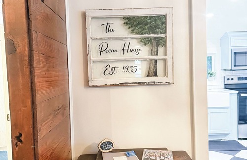 Searcy House | The Pecan Street Retreat - 1935 Gem