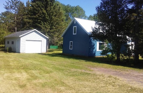Bruce Crossing House | The Penny House: CLEAN with garage, one block from trails & storesn