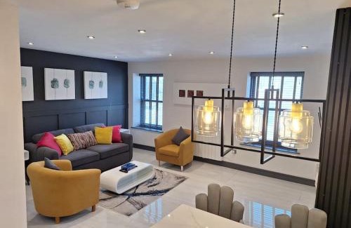 Padfield Apartment | The Penthouse Luxury Central Apartment