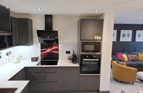 Padfield Apartment | The Penthouse Luxury Central Apartment