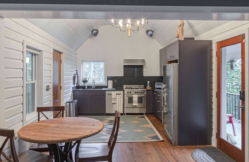 Pond Eddy House | The Perch– Stylish River Retreat Nr Delaware River