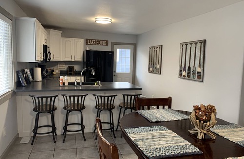 Huron House | The Perfect Getaway - minutes to Cedar Point & Kalahari, Fishing Boats Allowed!