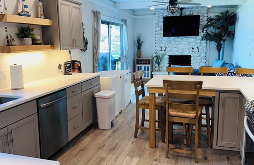 Paw Paw House | The Perfect Lake Getaway!