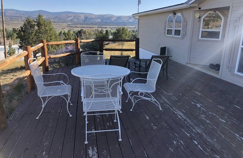 Manila House | The perfect retreat with views of Manila and Flaming Gorge